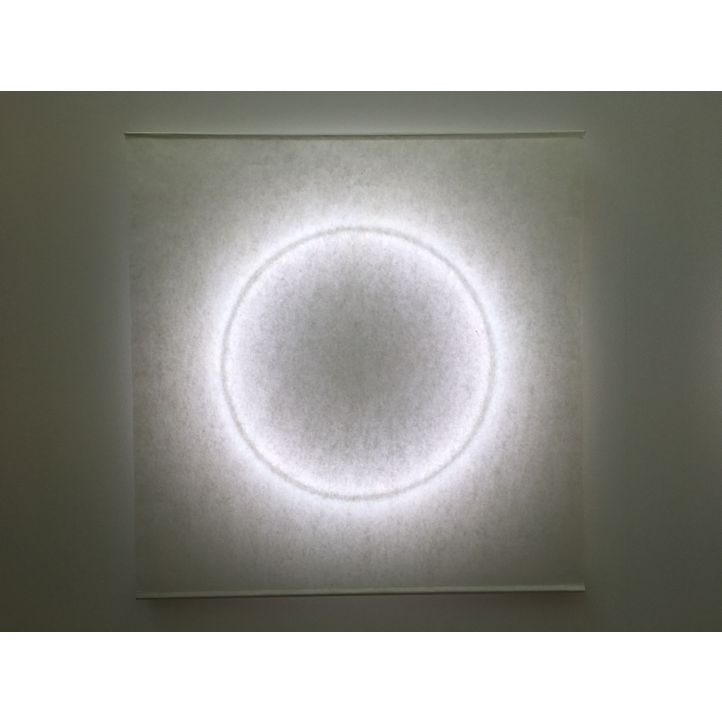Quadratische MOODMOON White Wandleuchte von Ingo Maurer, 75 x 75 cm, aus japanischem Papier, blendfreies warmweißes Licht, stufenlos dimmbar. Quadratische MOODMOON White Wandleuchte von Ingo Maurer, 75 x 75 cm, aus japanischem Papier, blendfreies warmweißes Licht, stufenlos dimmbar.