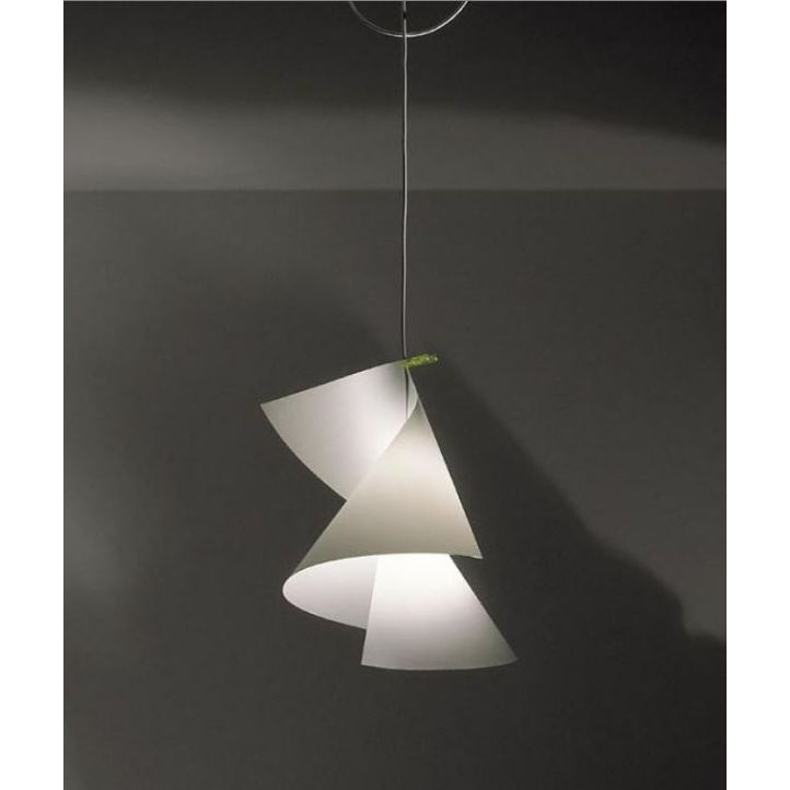 Willydilly Pendelleuchte von Ingo Maurer, lichtdurchlässiger Karton, japanische Leuchtstoff-Wäscheklammer, schräger Kegel-Baldachin, höhenverstellbar, blendfreies Licht. Willydilly Pendelleuchte von Ingo Maurer, lichtdurchlässiger Karton, japanische Leuchtstoff-Wäscheklammer, schräger Kegel-Baldachin, höhenverstellbar, blendfreies Licht.