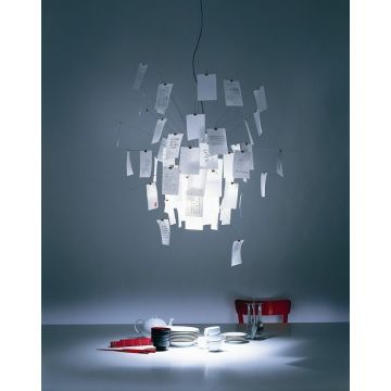 Zettel'z 6 Pendelleuchte von Ingo Maurer, mit 40 bedruckten und 40 unbedruckten Blättern in DIN A6, individuell gestaltbar, sanftes, indirektes Licht.