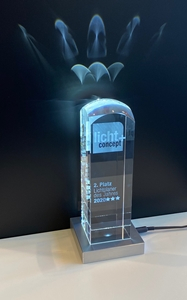 Pokal Lichtplaner 2020 Platz 2, beleuchtet mit eingelaserter Gravur